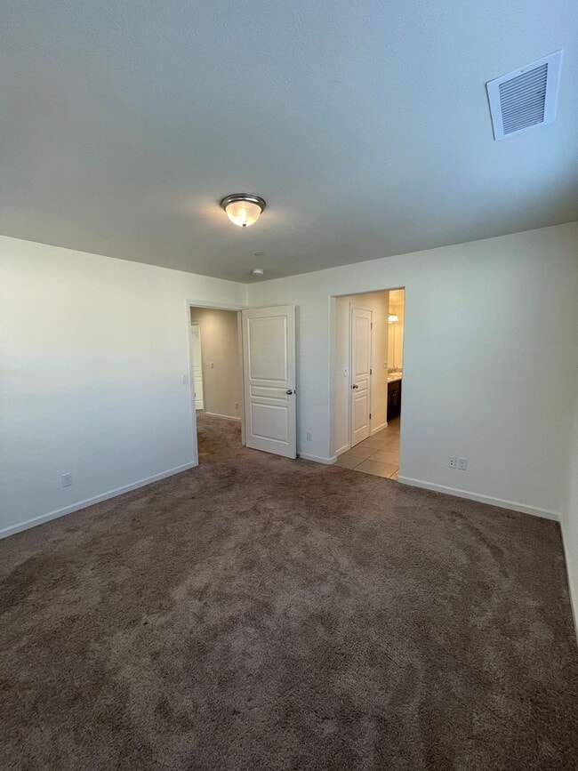 Building Photo - Summer Special $200 Off 1st Month Rent!!!