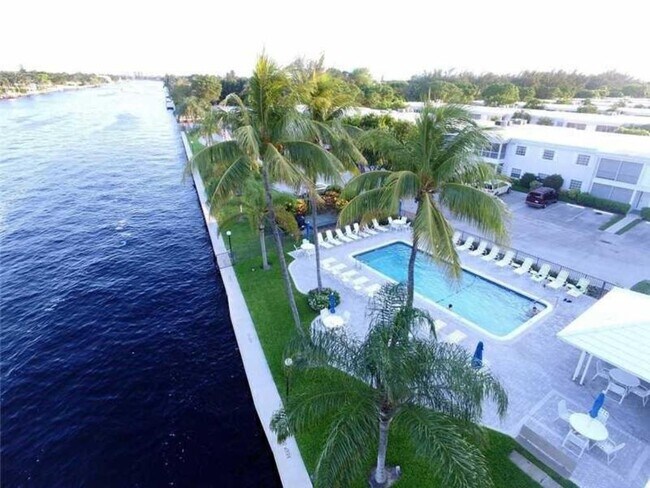 Building Photo - 6521 Bay Club Dr
