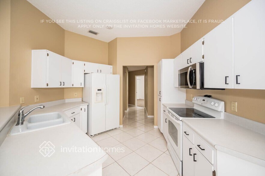 Building Photo - 4300 Ridgemoor Dr N