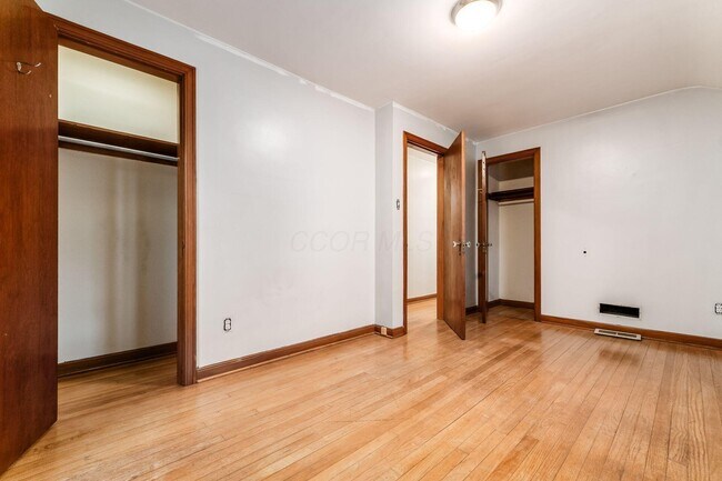 Building Photo - 683 S Roosevelt Ave