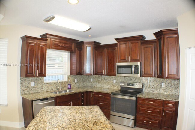 Building Photo - 4955 SW 166th Ave