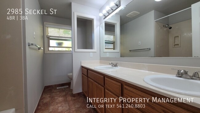 Building Photo - 2985 Seckel St