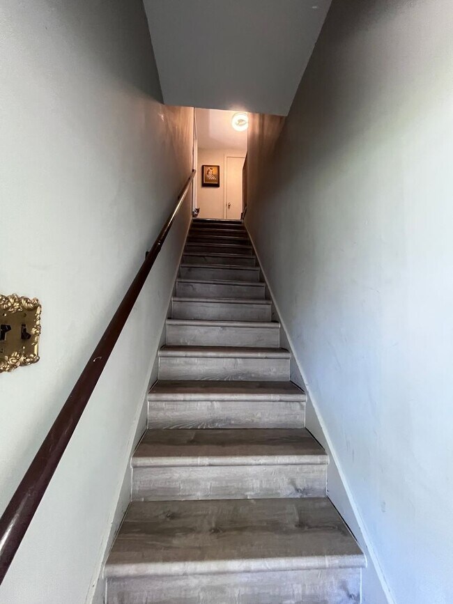 Building Photo - 5002 Dakota Ave