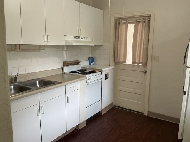 Building Photo - 2-Bedroom / 1-Bath Home for Rent- $1150