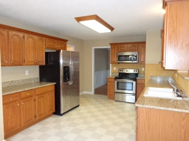 Building Photo - 7525 Saddlebrooke Dr