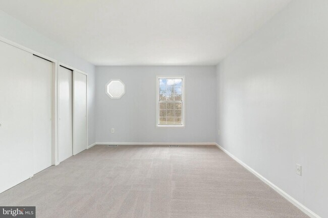 Building Photo - 2403 S Walter Reed Dr