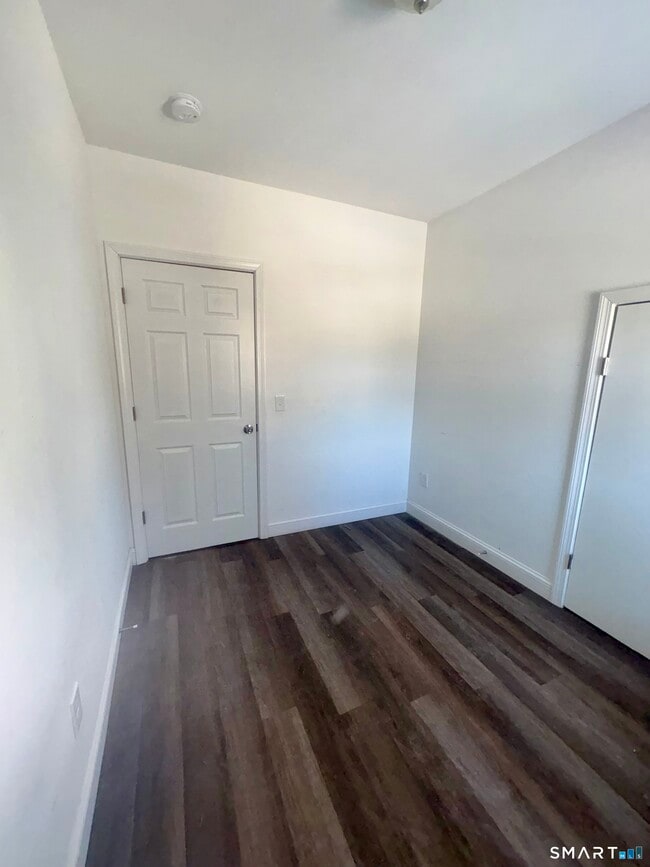 Building Photo - 22 Brewster St