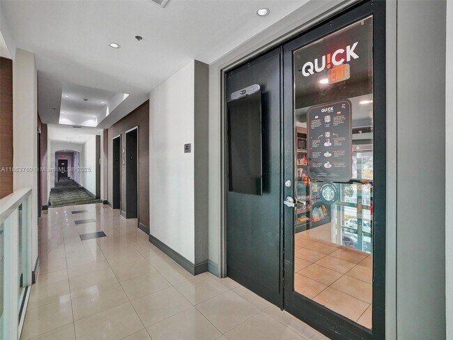 Building Photo - 1155 Brickell Bay Dr