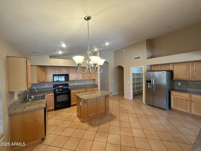 Building Photo - 2092 E Smoke Tree Rd