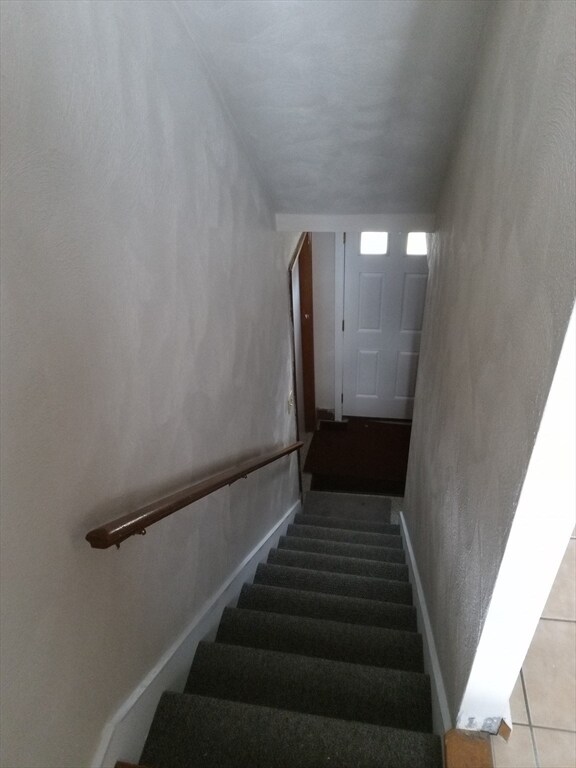 Building Photo - 121 King Philip Rd