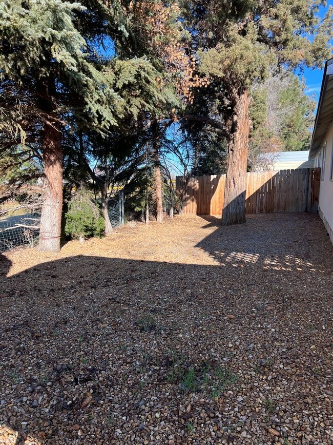 Building Photo - Duplex in SW Redmond