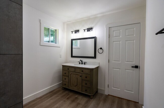 Building Photo - 3822 Bakers Ferry Rd SW