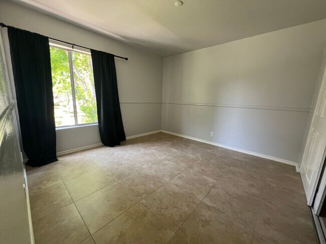 Building Photo - 36 Birchwood Ln
