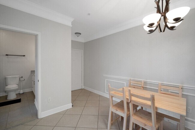 Building Photo - 2 Bedroom Condo in Tampa