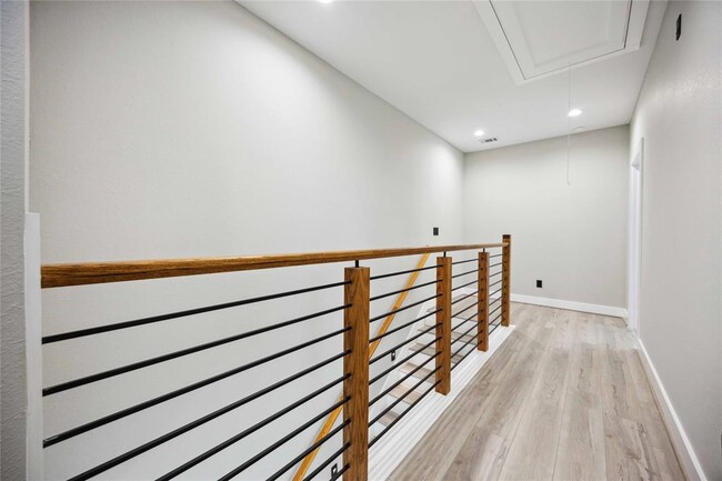 Building Photo - 602 W 28th St