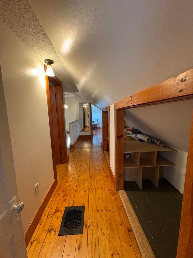 Building Photo - 424 VT-15