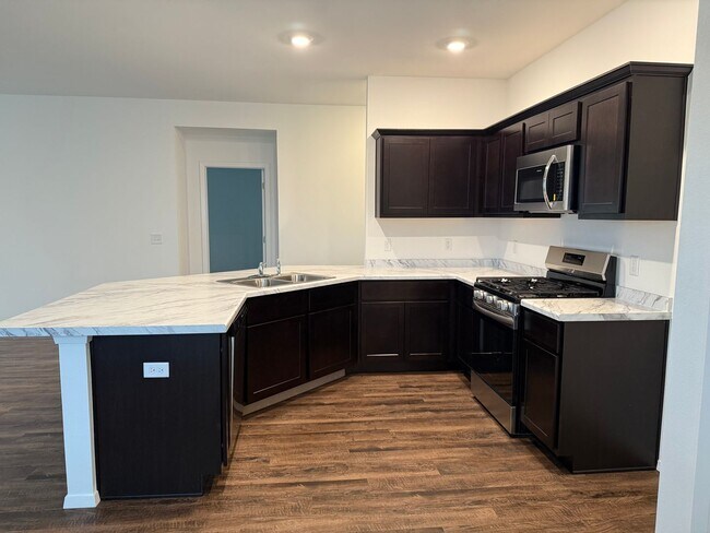 Building Photo - Welcome to your beautiful new 3 bed 2 bath in Coweta!