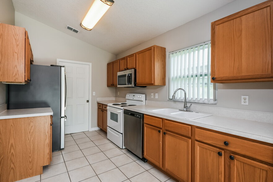 Building Photo - 330 Seville Pointe Ave