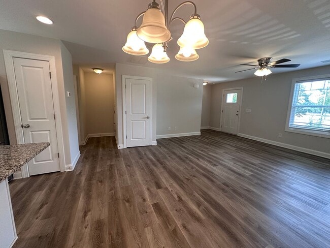 Building Photo - Modern 3BR/2.5BA Duplex – Perfect Location...