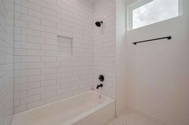 Building Photo - 1111 Bruno Pl