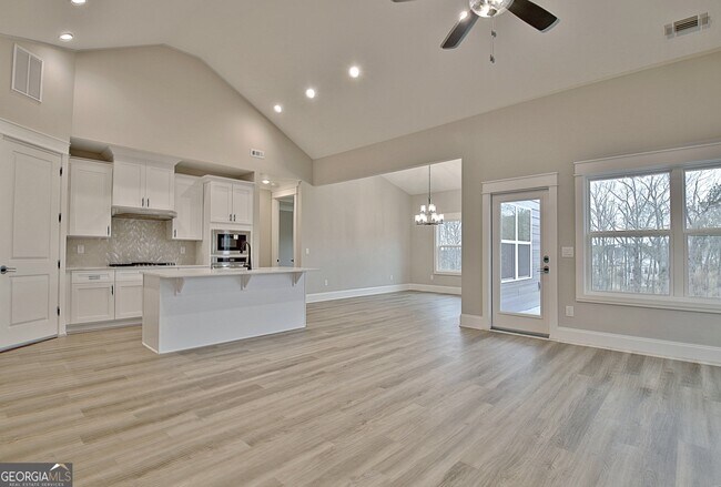 Building Photo - 190 Redhaven Dr