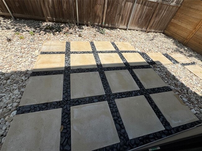 Building Photo - 2604 Francisco St