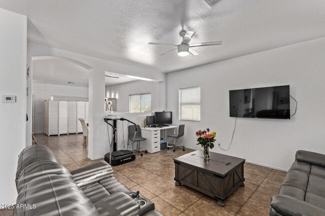 Building Photo - 6928 S 50th Dr