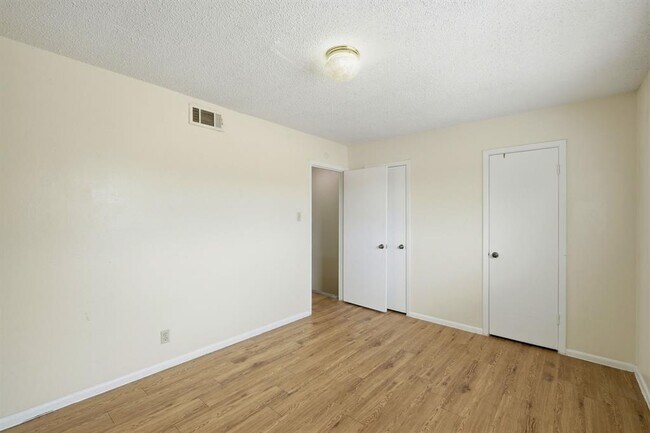 Building Photo - 2319 Greenfield Pkwy