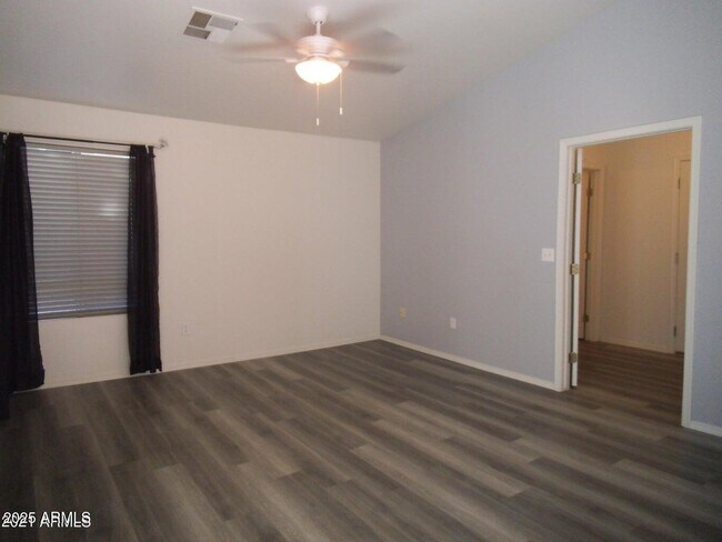 Building Photo - 1341 E Cathedral Rock Dr