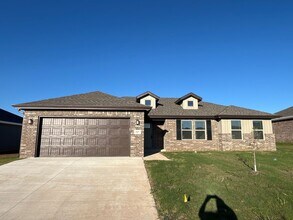 Building Photo - Welcome Home! Beautiful New Build in Republic
