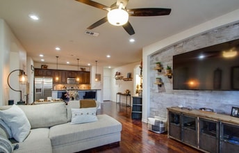 Building Photo - 950 Henderson-411.414