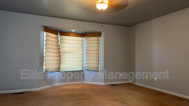 Building Photo - 629 W Kenosha Dr