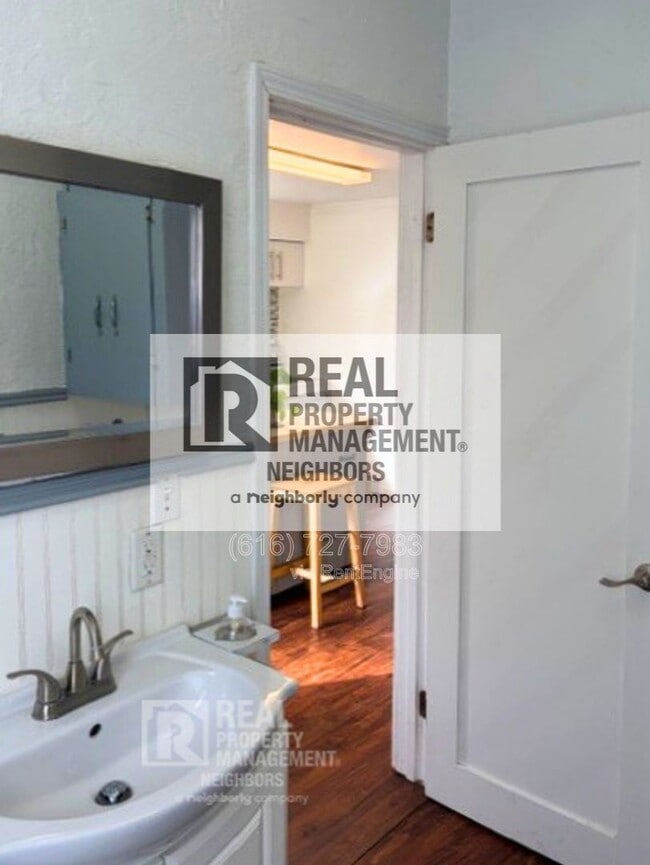 Building Photo - 88 E 18th St