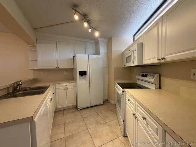 Building Photo - 8273 Severn Dr