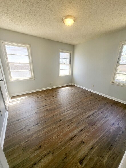 Building Photo - 3789 Sunset Ave