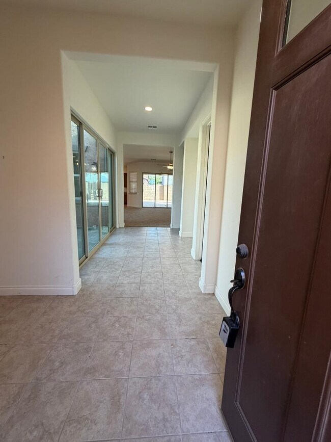 Building Photo - 9541 E Theia Dr