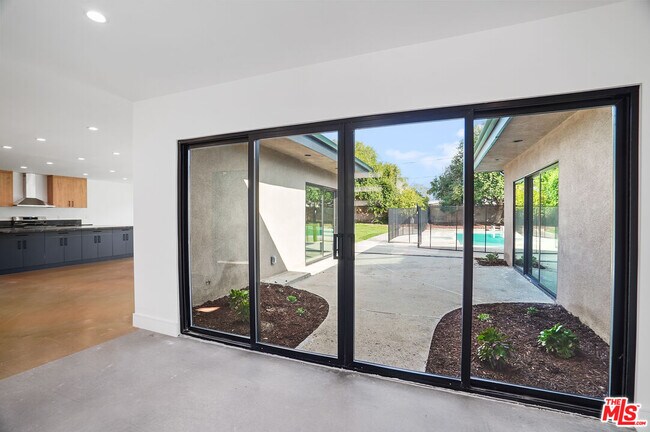 Building Photo - 6236 Sale Ave