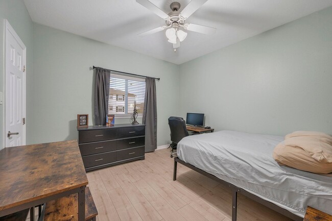 Building Photo - Available for SHORT TERM or 1 yr