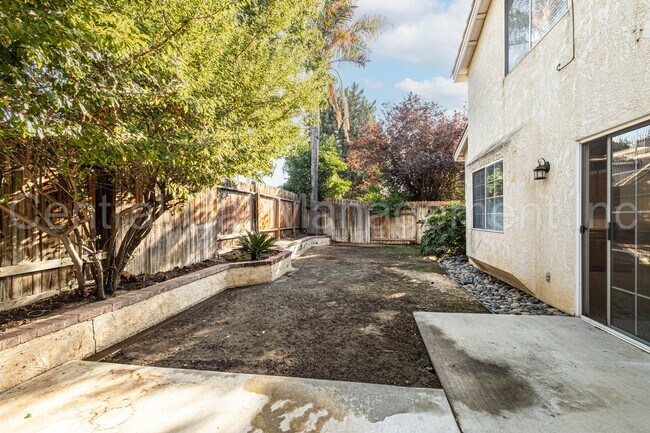 Building Photo - 3 Bedroom/2.5 Bath Home in Silver Creek - $2295 Per Month!