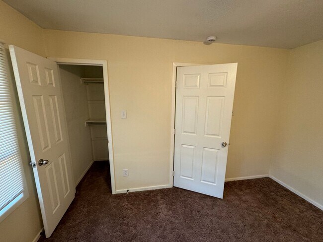 Building Photo - Stunning home located near Frank Higginbot...