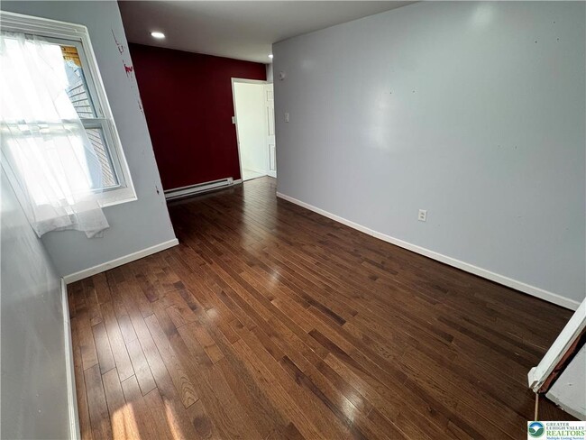 Building Photo - 420 E Ct St