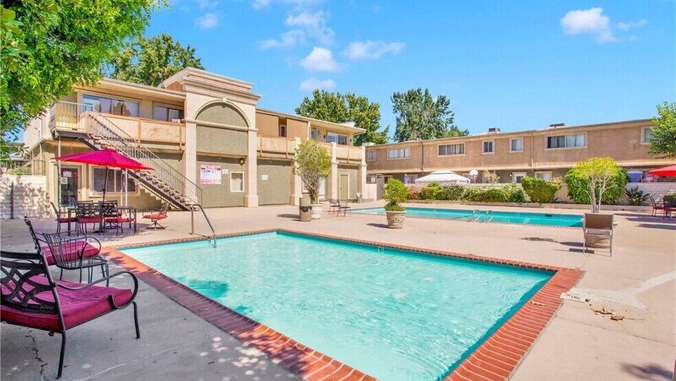 Building Photo - 20251 Cohasset St