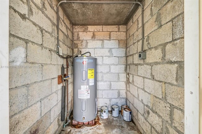 Building Photo - 13590 NW 5th Ave