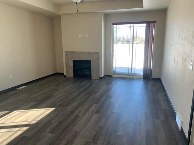 Building Photo - 2126 Zimmer Dr