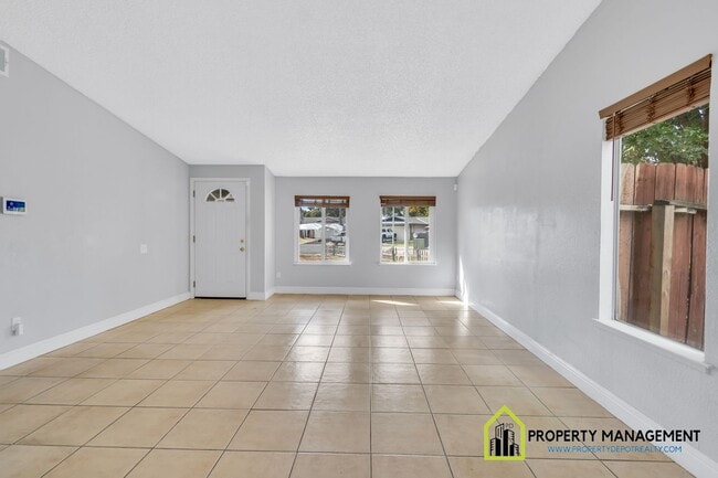 Building Photo - Remodeled 4-Bedroom w/  Large Backyard-AF