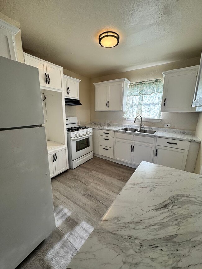 Building Photo - 3-Bedroom with Garage in Cul-de-Sac