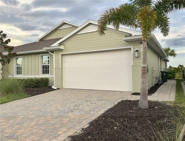 Building Photo - 43613 Sparrow Dr