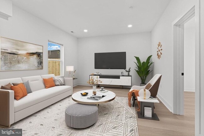 Building Photo - 265 Holly Dr