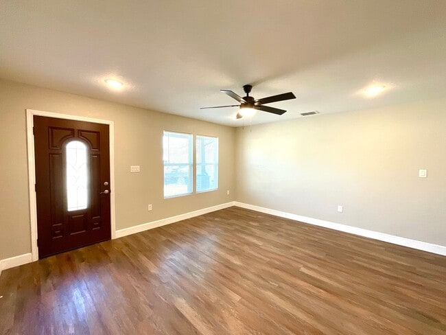 Building Photo - Modern Home With Covered Patio & Fenced Yard!