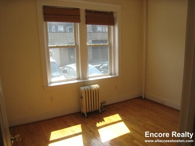 Building Photo - 62 Egmont St